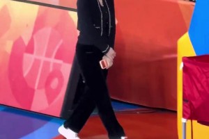 福建浔兴主场“行走的流量密码”伍佰兰总经理